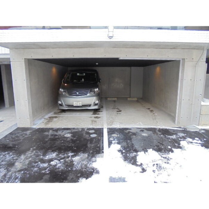 物件外観写真4　(駐車場)