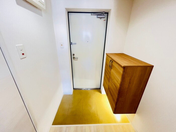 物件内観写真16　(玄関)