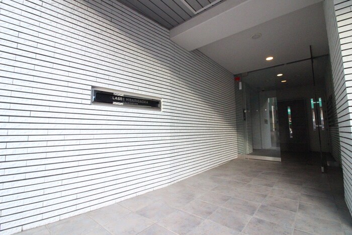 物件外観写真4　(エントランス部分)