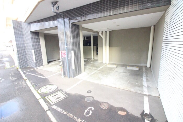 物件外観写真5　(駐車場)