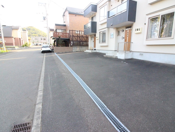 物件外観写真6　(駐車場)