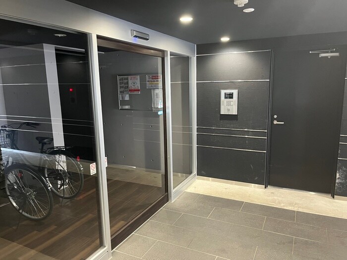 物件外観写真5　(エントランス部分)