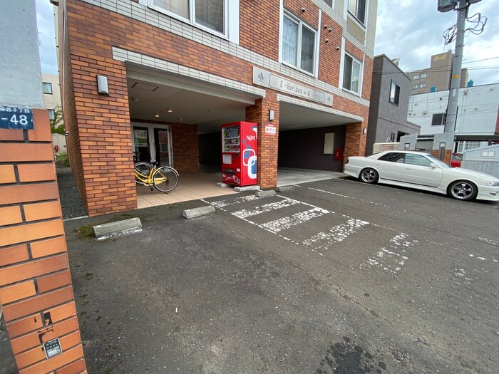 物件外観写真4　(駐車場)