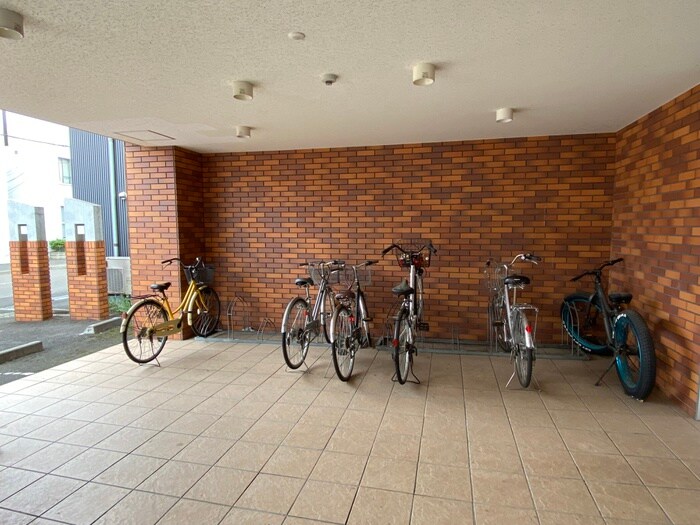 物件外観写真6　(駐輪場)