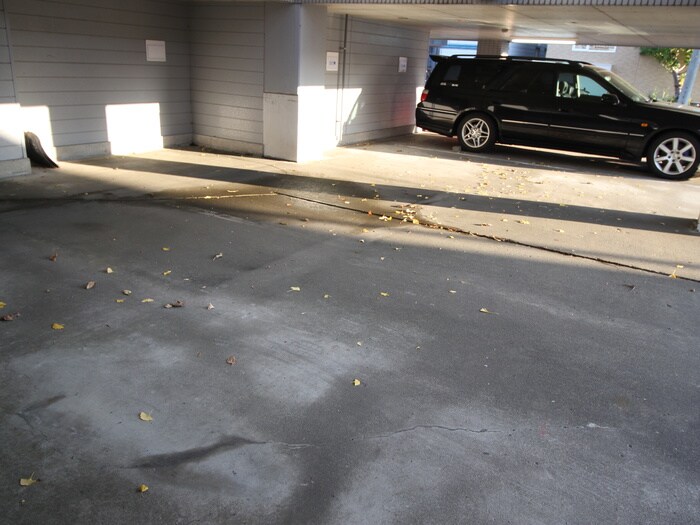 物件外観写真5　(駐車場)