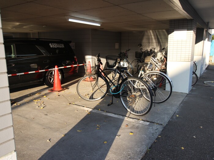 物件外観写真6　(駐輪場)