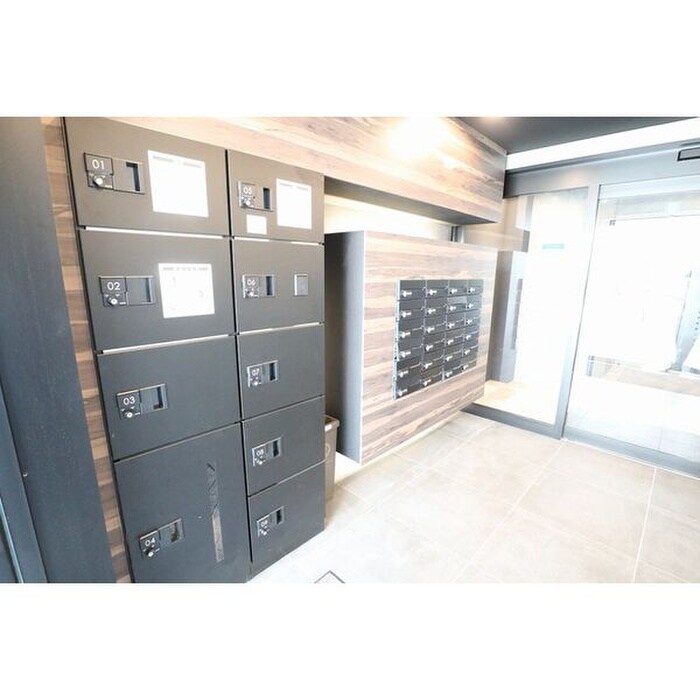 物件外観写真4　(エントランス部分)