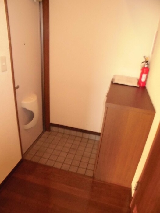 物件内観写真12　(玄関)