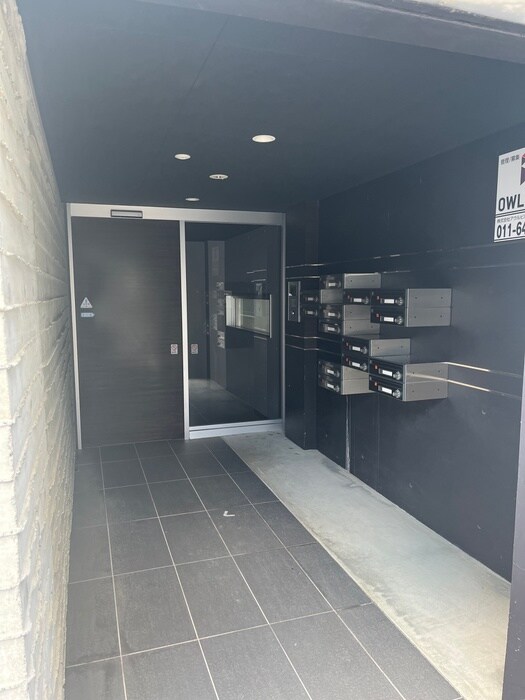 物件外観写真4　(エントランス部分)