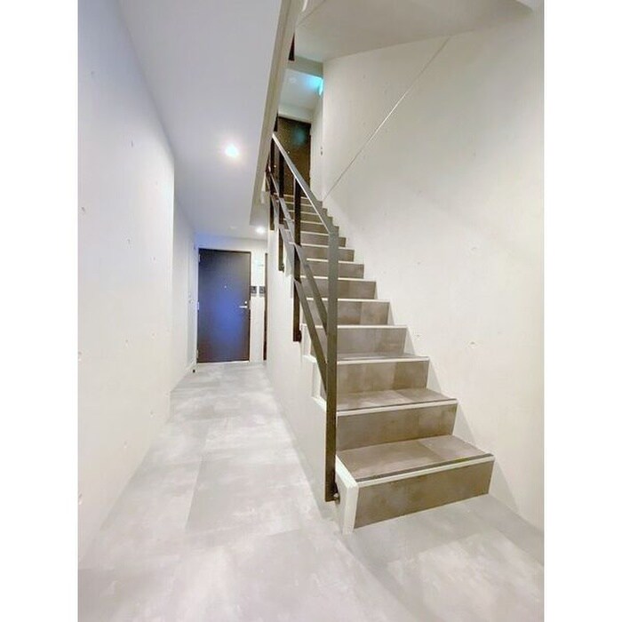 物件外観写真6　(エントランス部分)