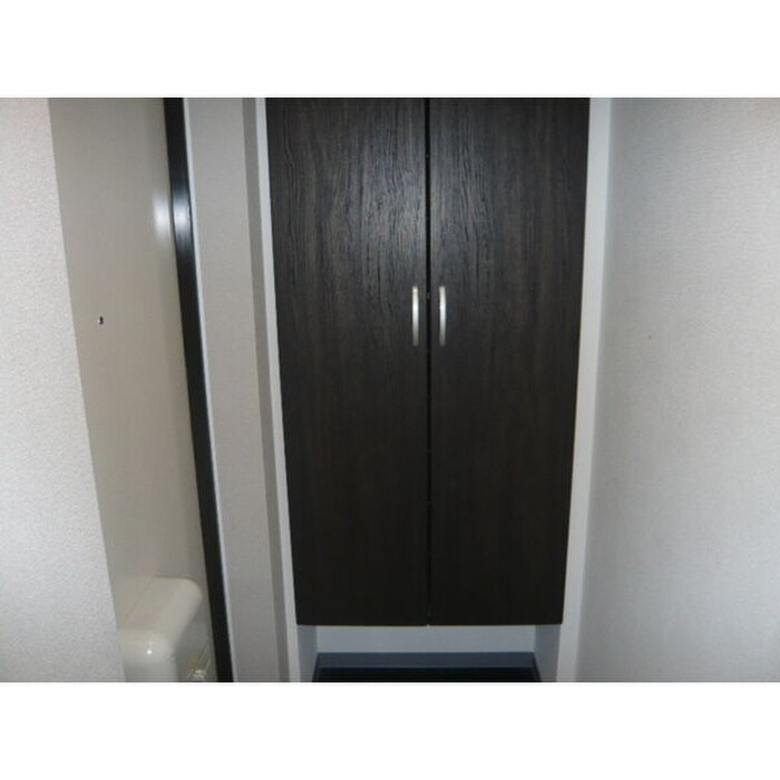 物件内観写真7　(玄関)