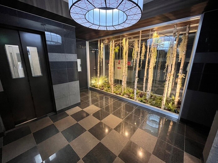 物件外観写真4　(エントランス部分)