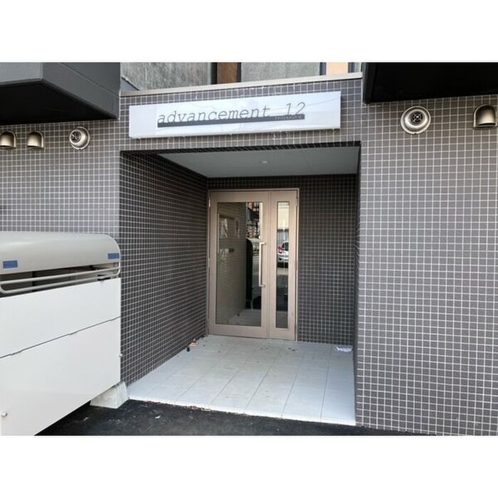 物件外観写真2　(エントランス部分)