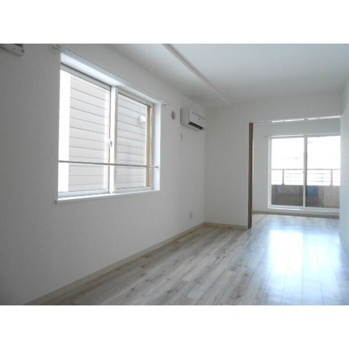 物件内観写真3　(居室)