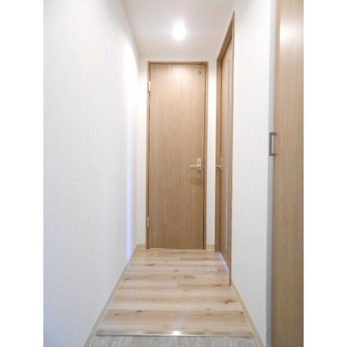 物件内観写真10　(玄関)