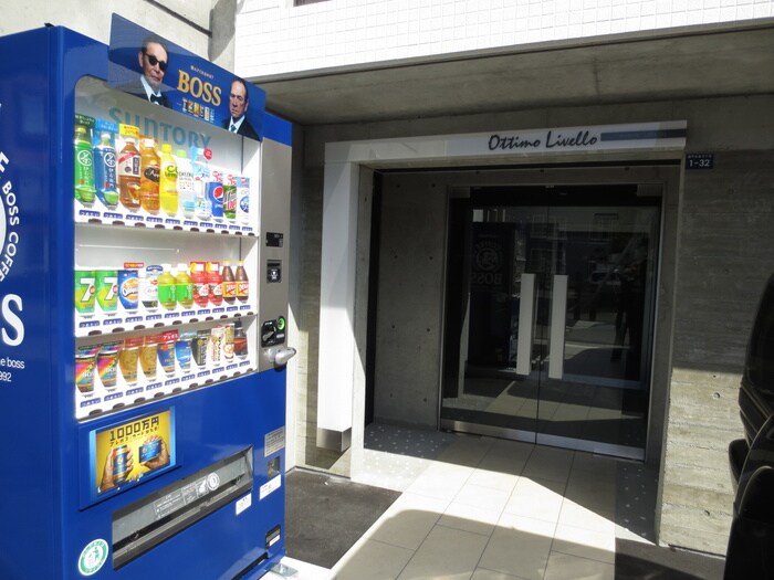 物件外観写真3　(エントランス部分)