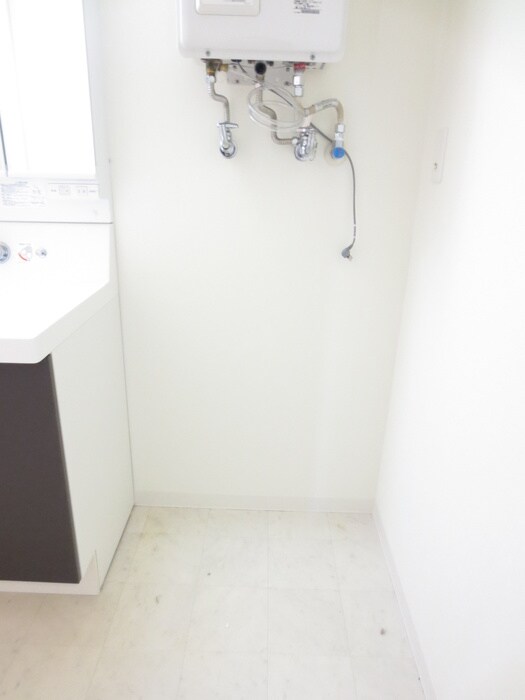 物件内観写真12　(洗濯機置場)