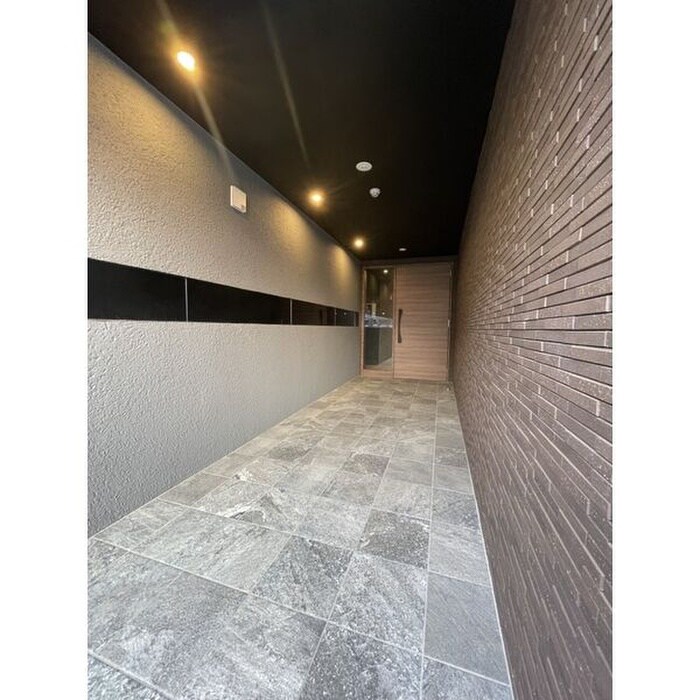 物件外観写真2　(エントランス部分)