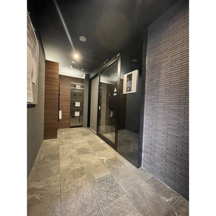 物件外観写真4　(エントランス部分)