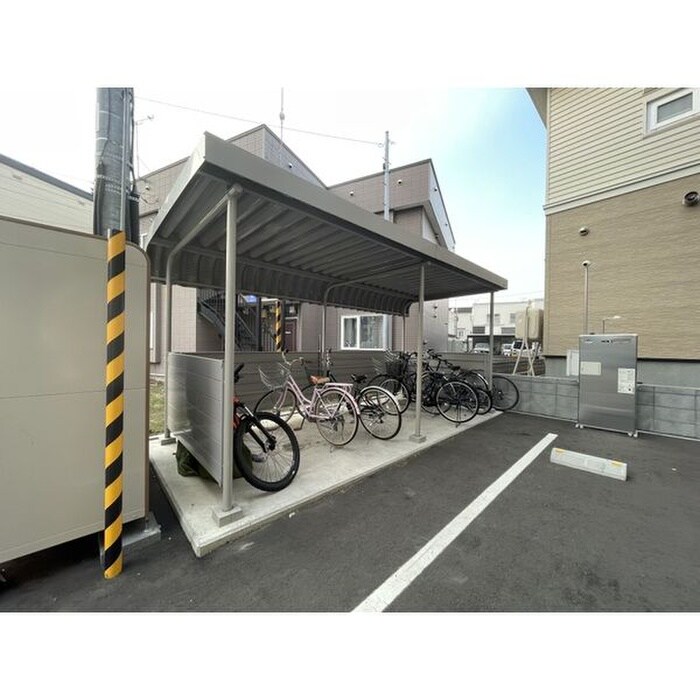 物件外観写真5　(駐車場)