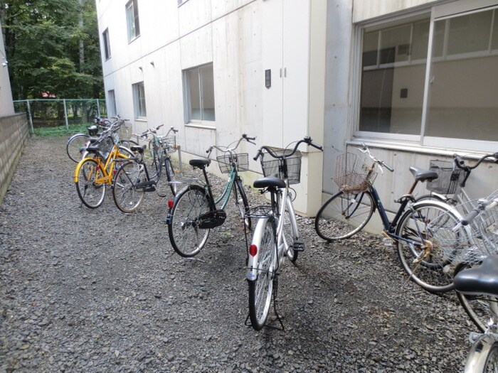 物件外観写真4　(駐輪場)