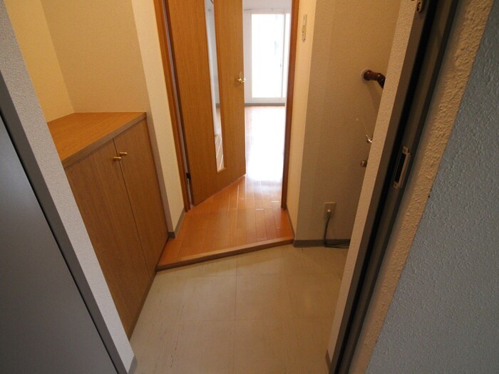 物件内観写真16　(玄関)