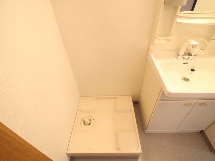 物件内観写真18　(洗濯機置場)