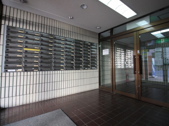 物件外観写真5　(エントランス部分)