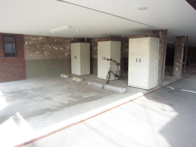 物件外観写真2　(駐車場)