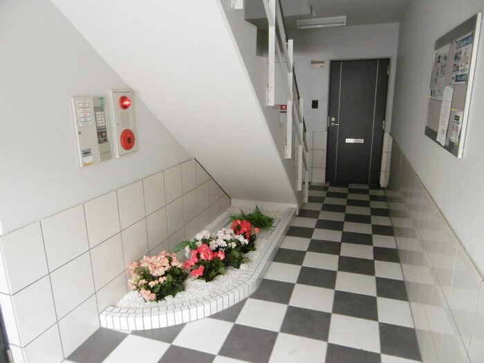 物件外観写真3　(エントランス部分)