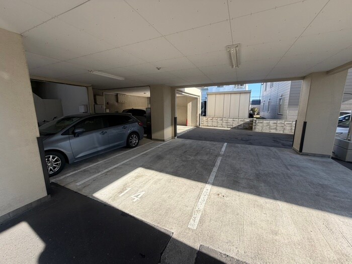 物件外観写真6　(駐車場)