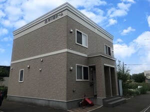 新川西ホーム外観写真