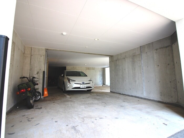 物件外観写真3　(駐車場)