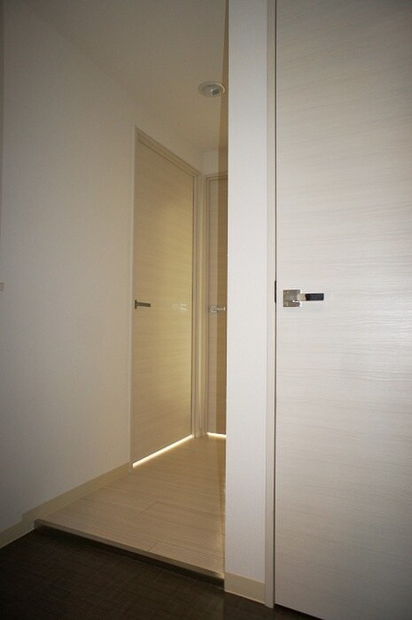 物件内観写真16　(玄関)