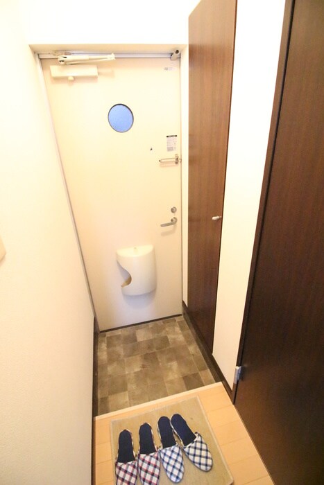 物件内観写真13　(玄関)