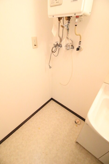 物件内観写真16　(洗濯機置場)