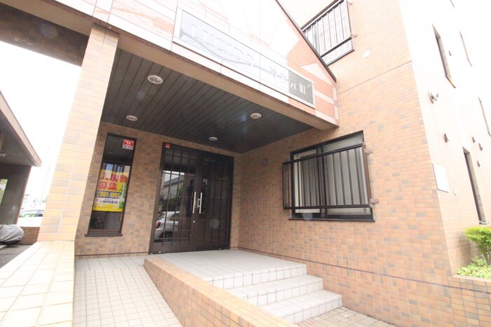 物件外観写真5　(エントランス部分)