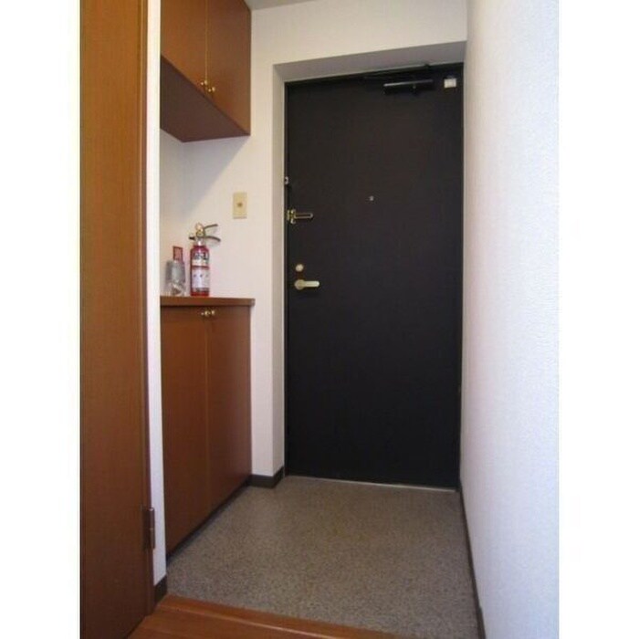 物件内観写真16　(玄関)