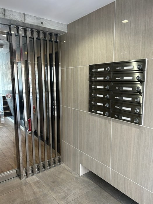 物件外観写真4　(エントランス部分)