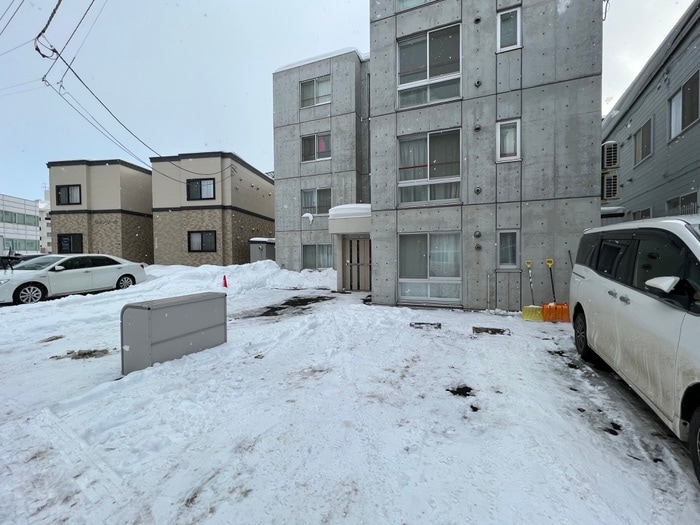 物件外観写真6　(駐車場)