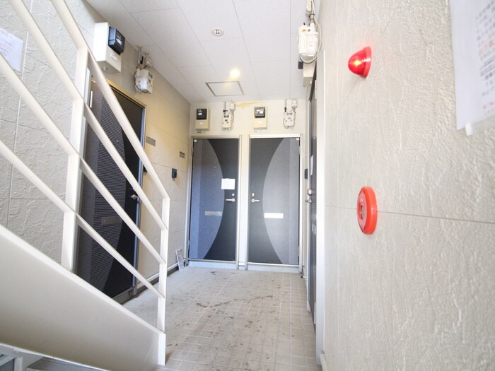 物件外観写真4　(エントランス部分)