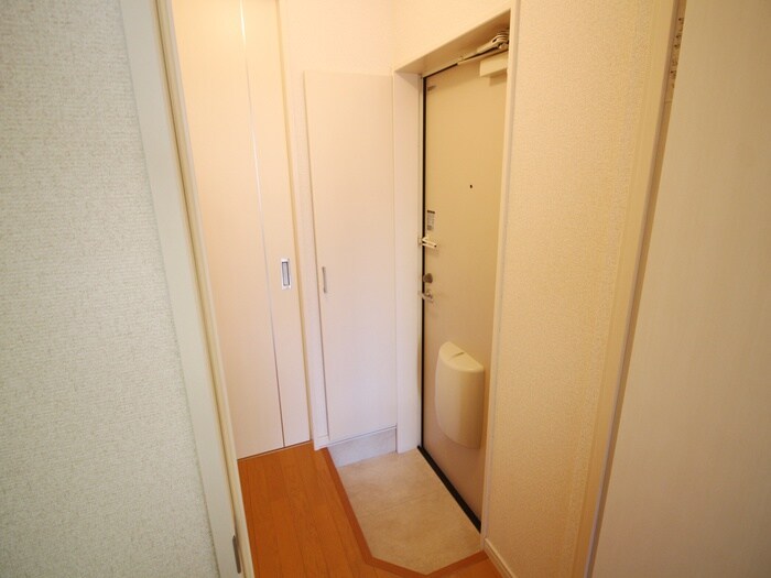物件内観写真16　(玄関)
