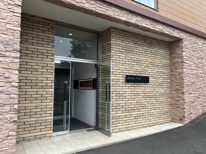 物件外観写真4　(エントランス部分)