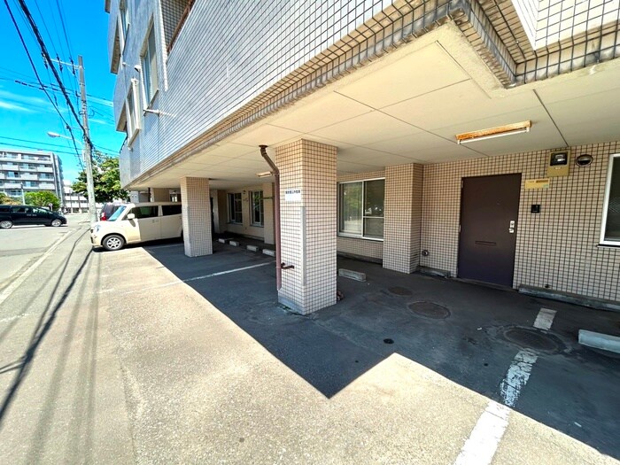 物件外観写真5　(駐車場)