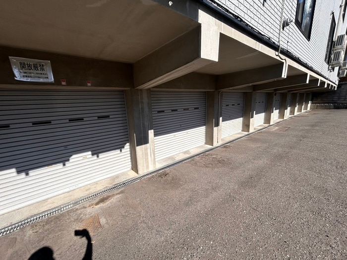 物件外観写真3　(駐車場)