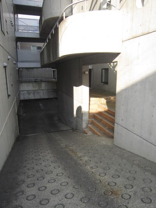 物件外観写真5　(駐車場)