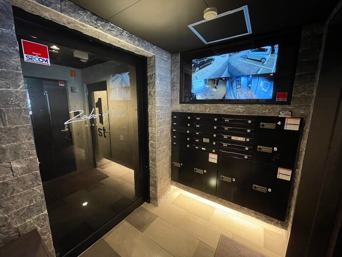 物件外観写真3　(エントランス部分)