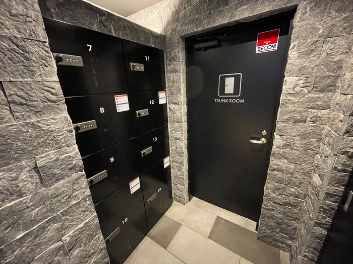 物件外観写真5　(エントランス部分)