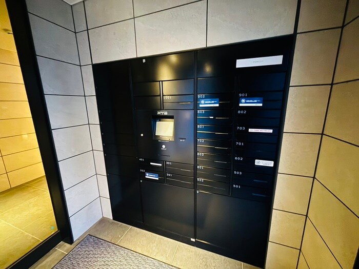 物件外観写真4　(エントランス部分)