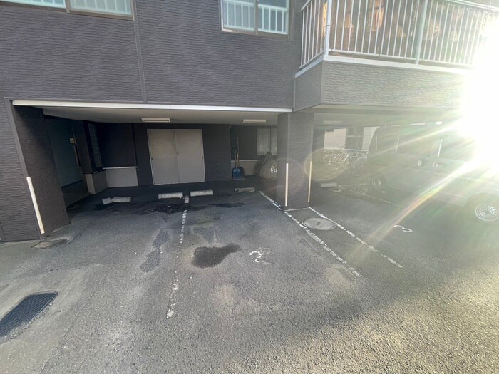物件外観写真4　(駐車場)